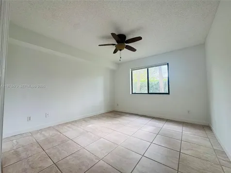570 S Park Road Hollywood FL 33021
