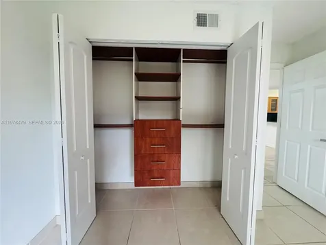 570 S Park Road Hollywood FL 33021