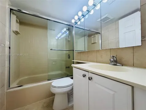 570 S Park Road Hollywood FL 33021