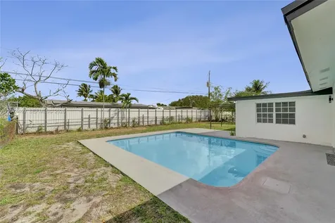 4861 NW 5th Street Plantation FL 33317