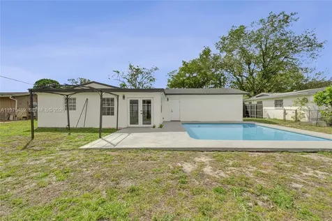 4861 NW 5th Street Plantation FL 33317