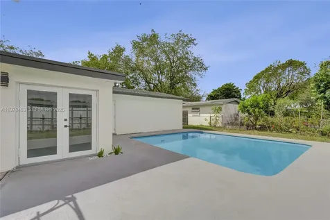 4861 NW 5th Street Plantation FL 33317