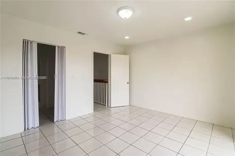 1279 W 51st Place Hialeah FL 33012