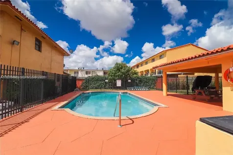 1279 W 51st Place Hialeah FL 33012
