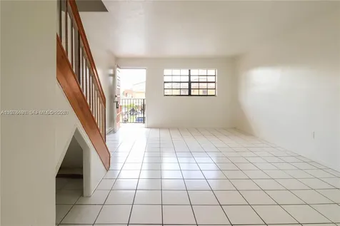 1279 W 51st Place Hialeah FL 33012