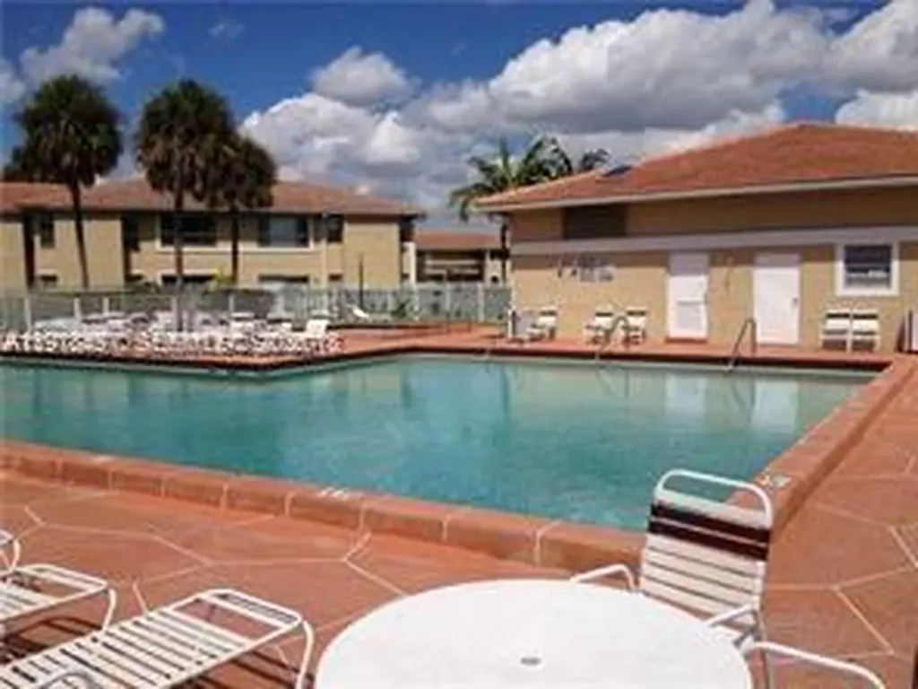 918 Twin Lakes Drive Coral Springs FL 33071