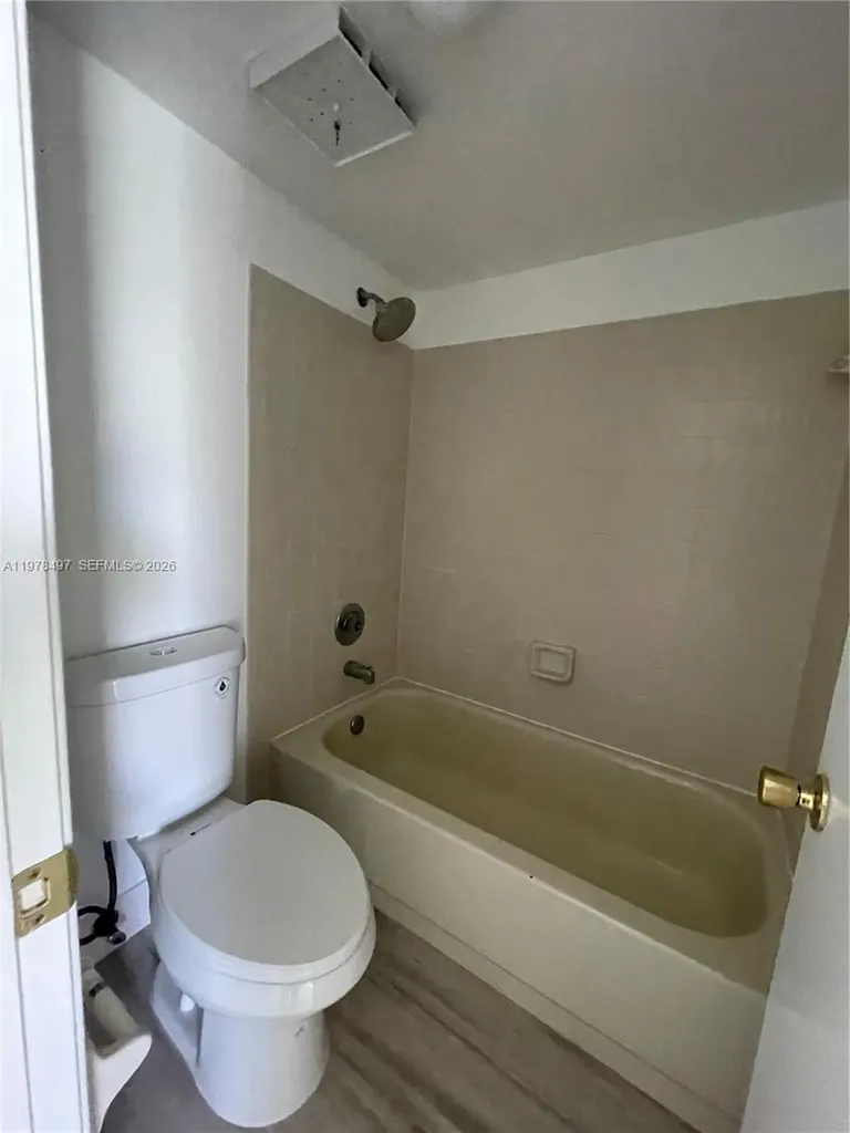 918 Twin Lakes Drive Coral Springs FL 33071