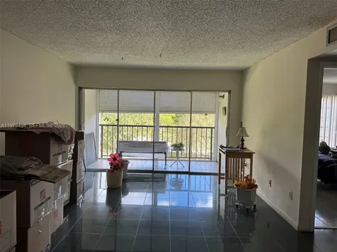 9180 Fontainebleau Boulevard Miami FL 33172