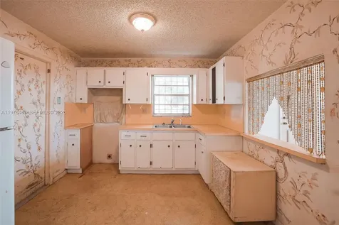 4531 SW 20th Street West Park FL 33023