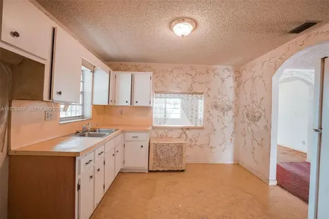 4531 SW 20th Street West Park FL 33023