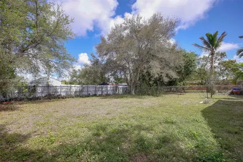 4531 SW 20th Street West Park FL 33023