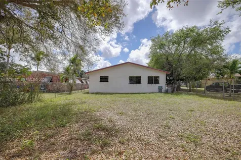 4531 SW 20th Street West Park FL 33023