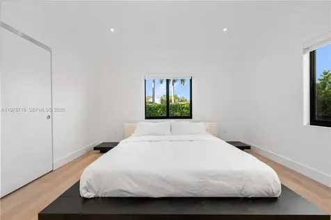 900 W 47th Court Miami Beach FL 33140