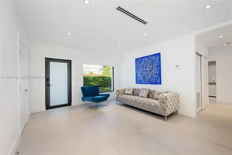 900 W 47th Court Miami Beach FL 33140