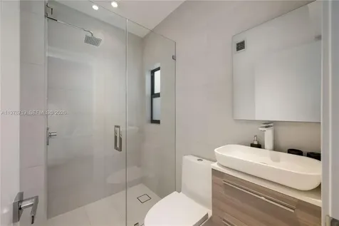 900 W 47th Court Miami Beach FL 33140
