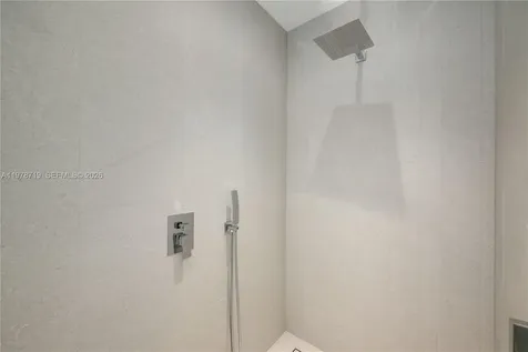 900 W 47th Court Miami Beach FL 33140