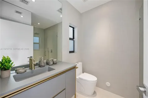 900 W 47th Court Miami Beach FL 33140