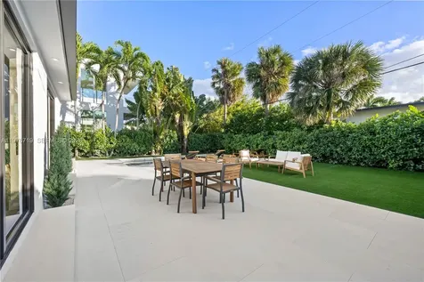 900 W 47th Court Miami Beach FL 33140
