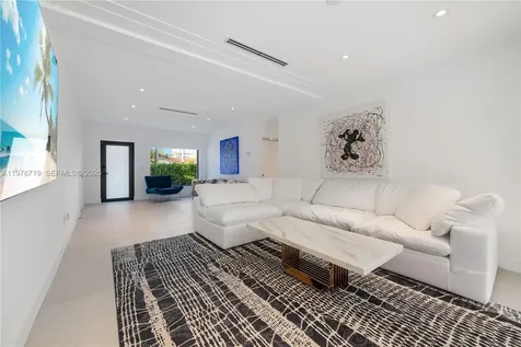 900 W 47th Court Miami Beach FL 33140