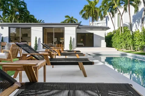 900 W 47th Court Miami Beach FL 33140