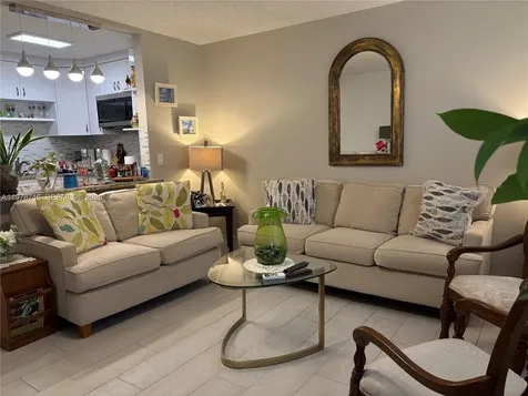 98 E Westbury E Deerfield Beach FL 33442