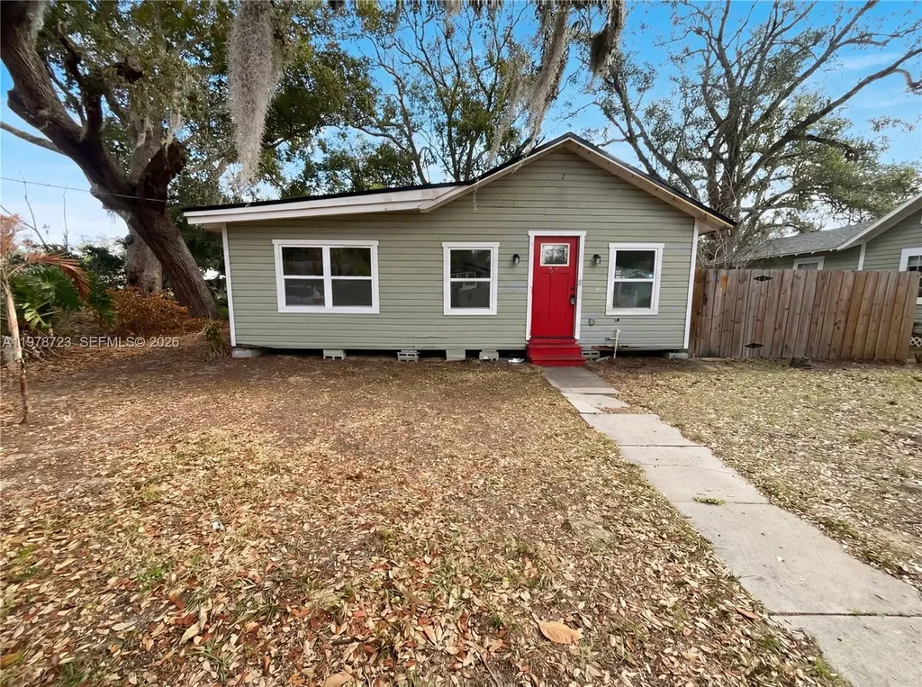 244 S Rhodes Mount Dora FL 32757