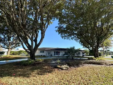 6890 Winged Foot Drive Hialeah FL 33015