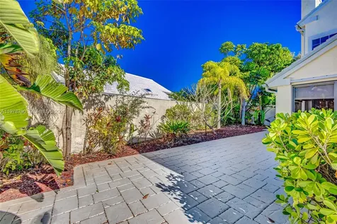30 Windsor Lane Palm Beach Gardens FL 33418