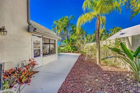 30 Windsor Lane Palm Beach Gardens FL 33418
