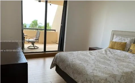 2555 Collins Avenue Miami Beach FL 33140