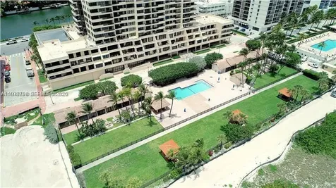 2555 Collins Avenue Miami Beach FL 33140