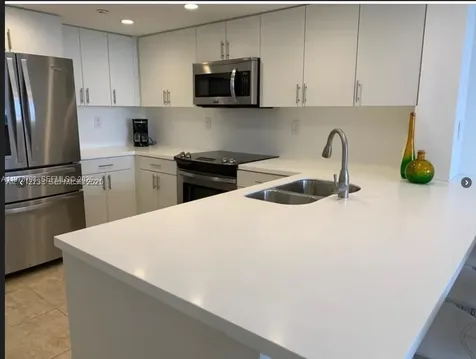 2555 Collins Avenue Miami Beach FL 33140