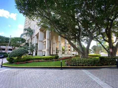 770 Claughton Island Drive Miami FL 33131