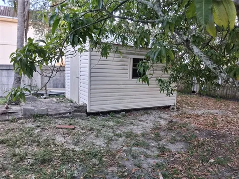 158 SW 5th Street Deerfield Beach FL 33441