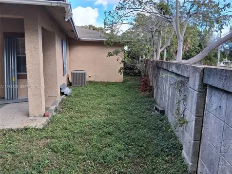 158 SW 5th Street Deerfield Beach FL 33441