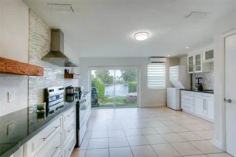 7389 W 18th Avenue Hialeah FL 33014