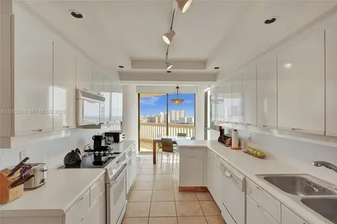 2000 Island Boulevard Aventura FL 33160