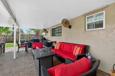 9291 NW 11th Court Pembroke Pines FL 33024