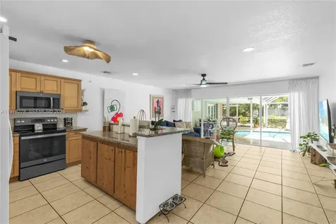 809 SE 14th Drive Deerfield Beach FL 33441