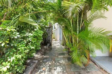 809 SE 14th Drive Deerfield Beach FL 33441