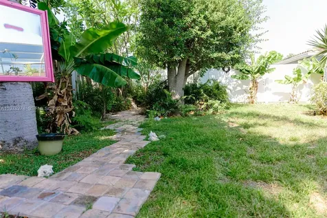 809 SE 14th Drive Deerfield Beach FL 33441