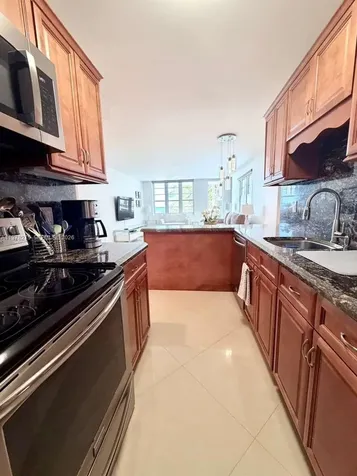 100 Lincoln Road Miami Beach FL 33139