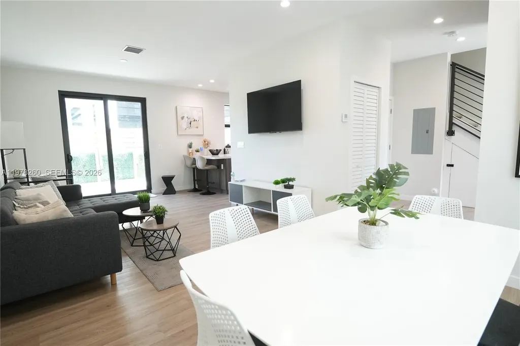 211 SE 4th Street Hallandale Beach FL 33009