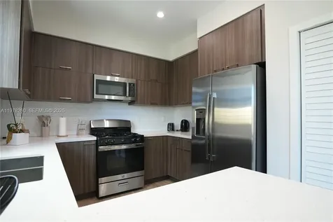 211 SE 4th Street Hallandale Beach FL 33009