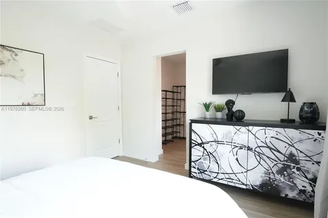 211 SE 4th Street Hallandale Beach FL 33009