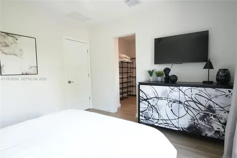 211 SE 4th Street Hallandale Beach FL 33009