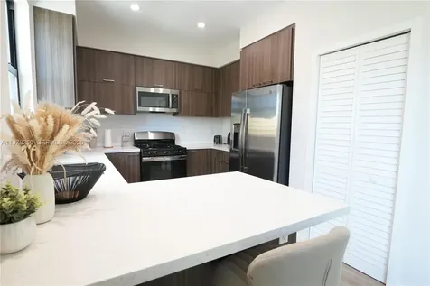 211 SE 4th Street Hallandale Beach FL 33009