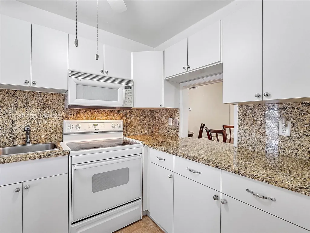 2050 NE 39th Street Lighthouse Point FL 33064