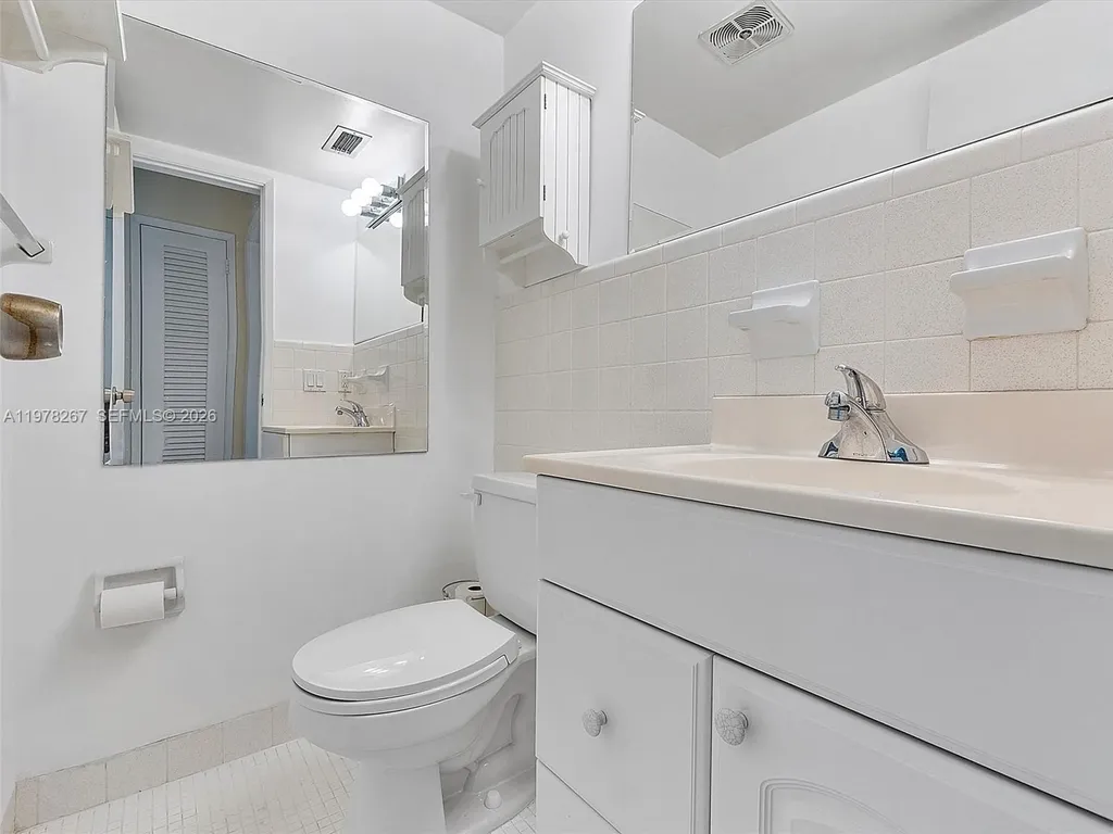 2050 NE 39th Street Lighthouse Point FL 33064