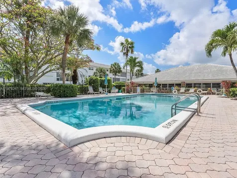 2050 NE 39th Street Lighthouse Point FL 33064